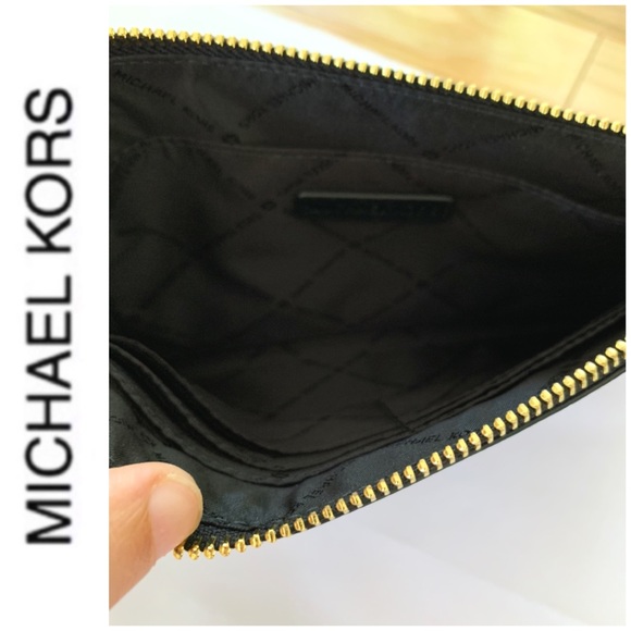 NWT authentic MK genuine leather wristlet - Picture 5 of 5